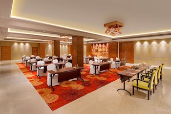 viraj sarovar portico