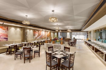 viraj sarovar portico