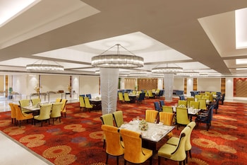viraj sarovar portico