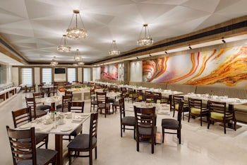 viraj sarovar portico