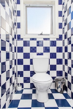 abbotsford private rooms and pods 15 charles homestay