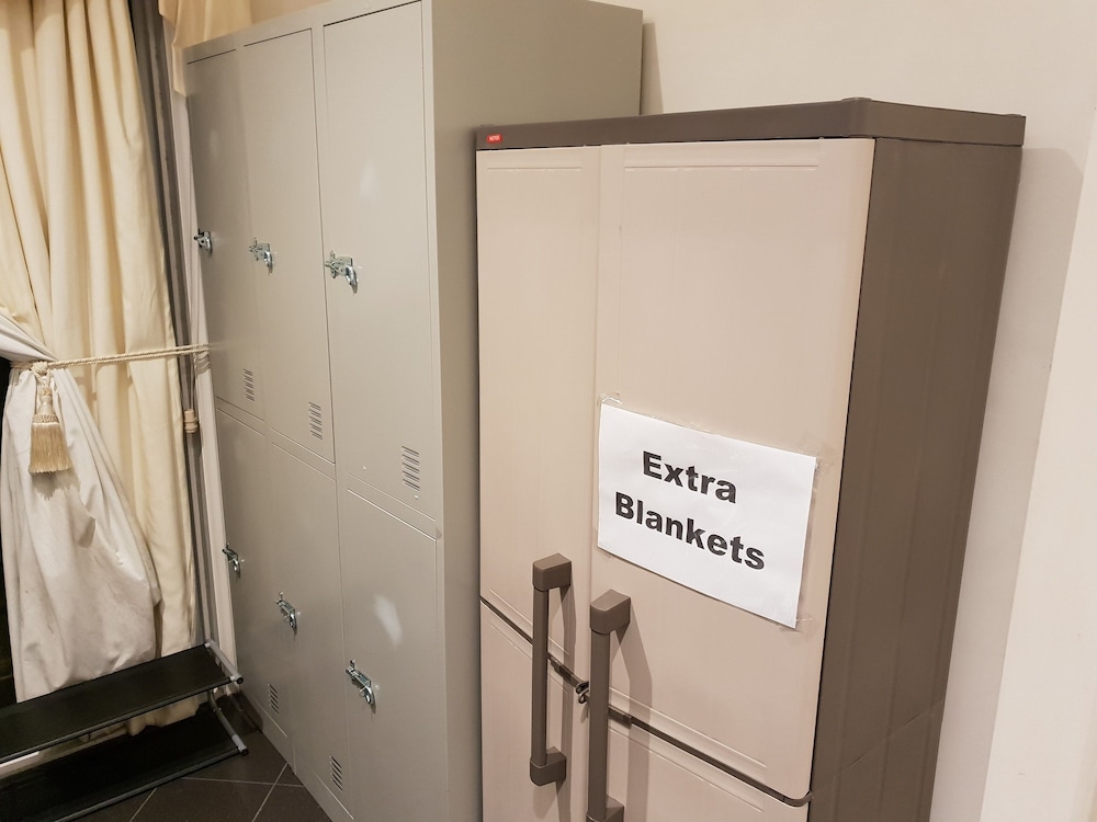 abbotsford private rooms and pods 15 charles homestay