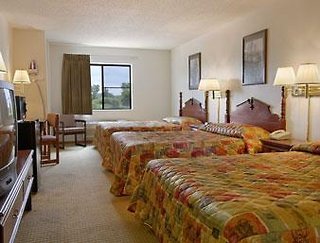 Super 8 By Wyndham Dekalb Il,Mclean>>Dekalb,2 star