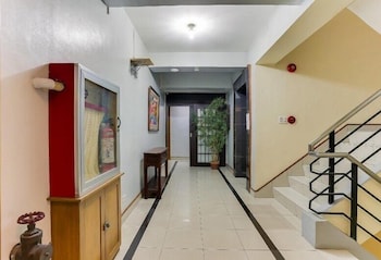 alley 8