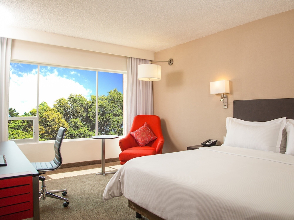 fiesta inn guadalajara aeropuerto