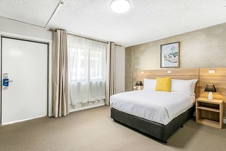 quality inn sunshine haberfield