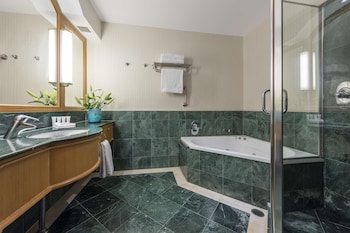 oaks gold coast hotel