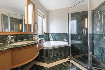 oaks gold coast hotel