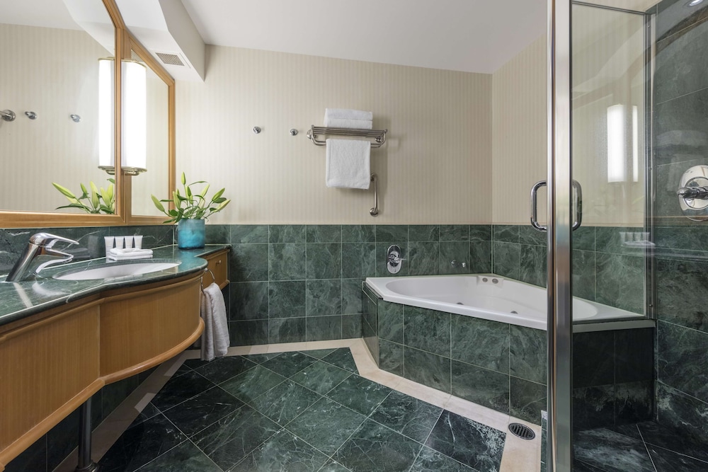 oaks gold coast hotel