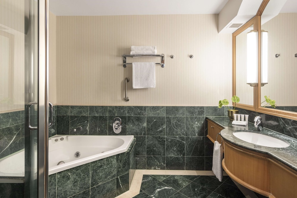 oaks gold coast hotel