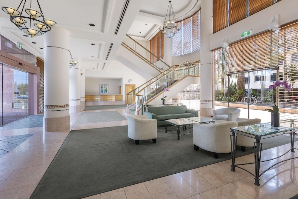 oaks gold coast hotel