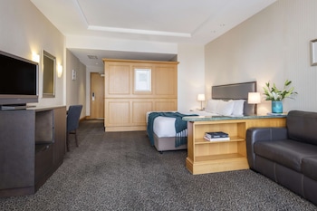 oaks gold coast hotel