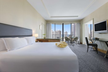 oaks gold coast hotel
