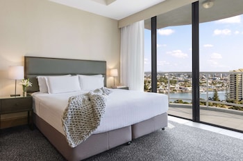 oaks gold coast hotel