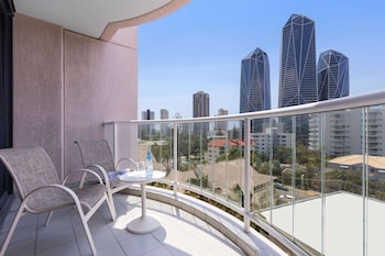 oaks gold coast hotel