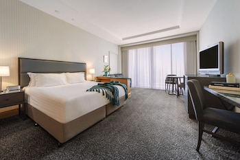 oaks gold coast hotel