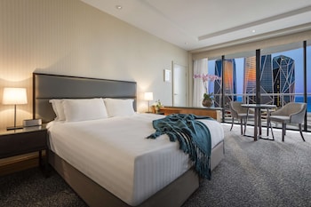 oaks gold coast hotel