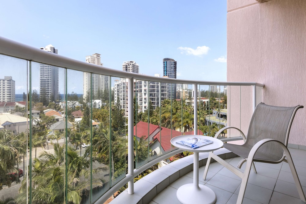 oaks gold coast hotel