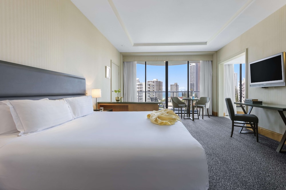 oaks gold coast hotel