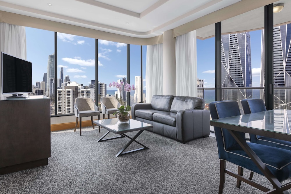 oaks gold coast hotel