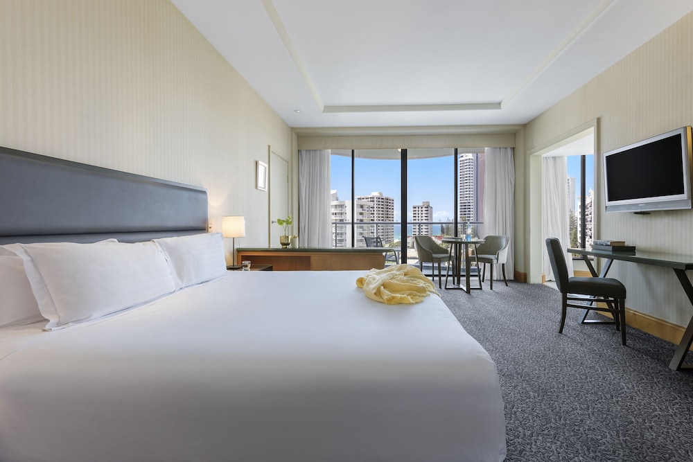 oaks gold coast hotel