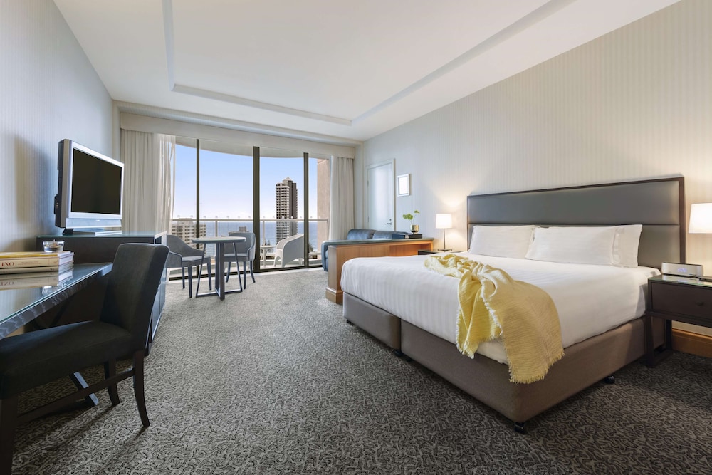 oaks gold coast hotel