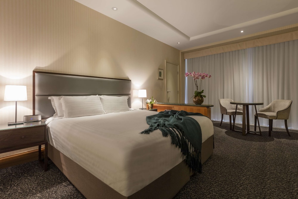 oaks gold coast hotel