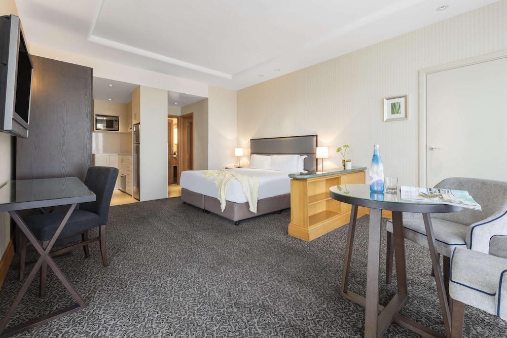 oaks gold coast hotel