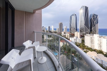 oaks gold coast hotel