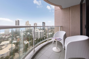 oaks gold coast hotel