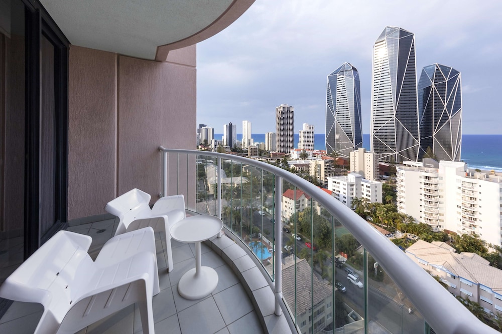 oaks gold coast hotel