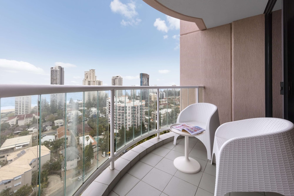 oaks gold coast hotel