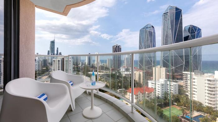 oaks gold coast hotel