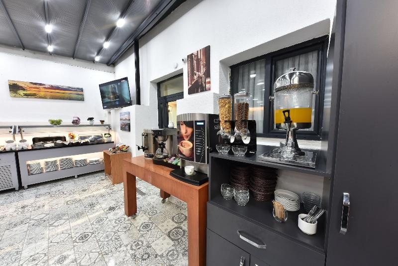 Almina Inn Hotel,Sarac Ishak Mahallesi Mollabey Sokak 12/9001 Mithatpasa Caddesi Beyazit 34126 Istanbul,4 star