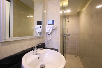 pratunam atrium hotel