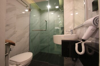 pratunam atrium hotel