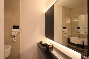 pratunam atrium hotel