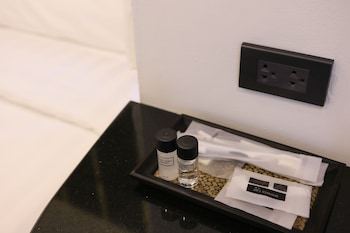 pratunam atrium hotel