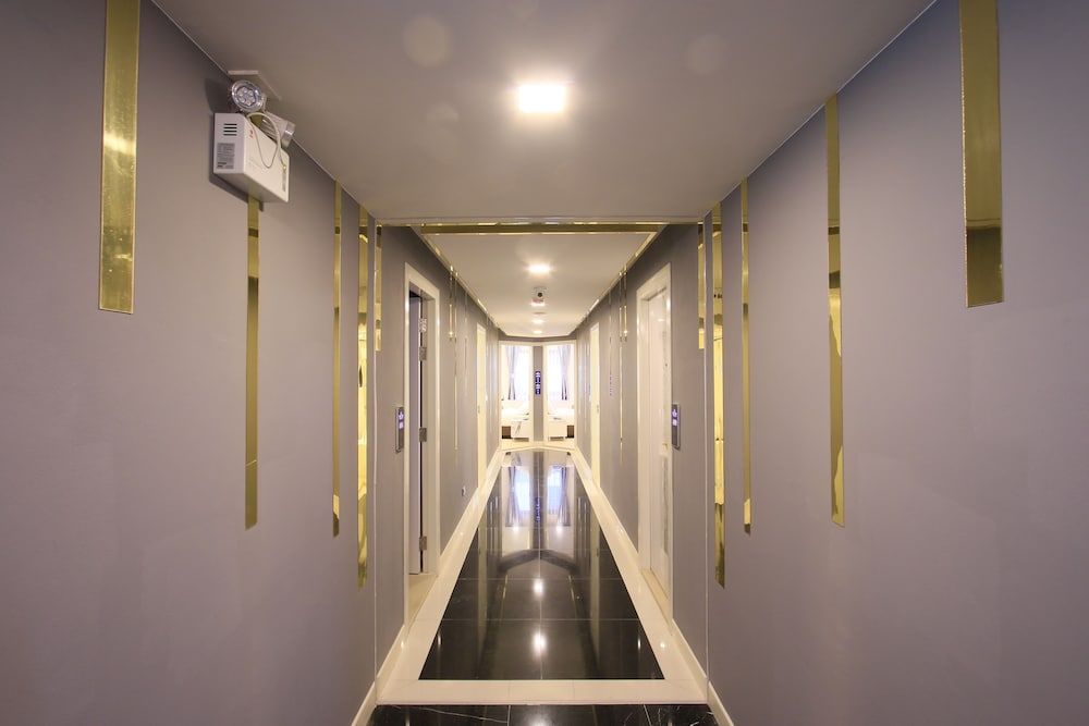 pratunam atrium hotel