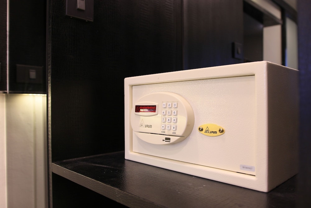 pratunam atrium hotel