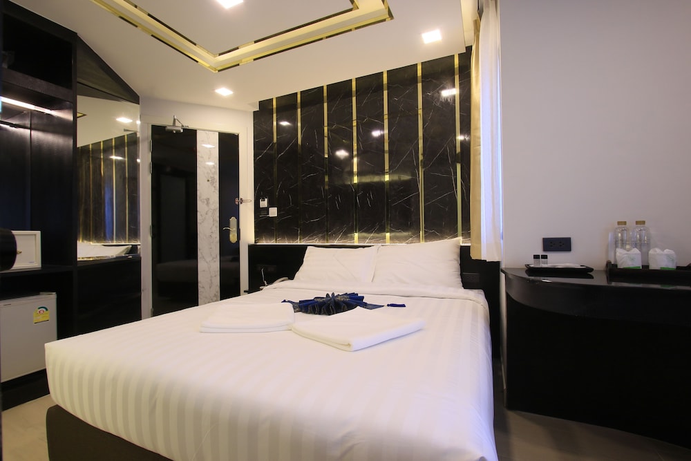 pratunam atrium hotel