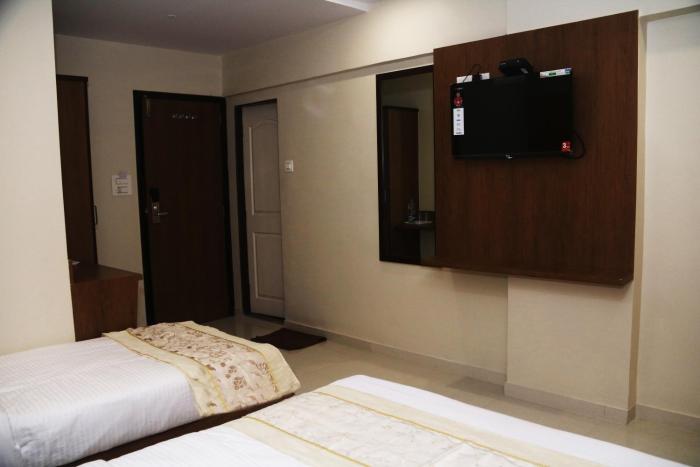 Hotel Crystal Luxury Inn,Bandra,3 star