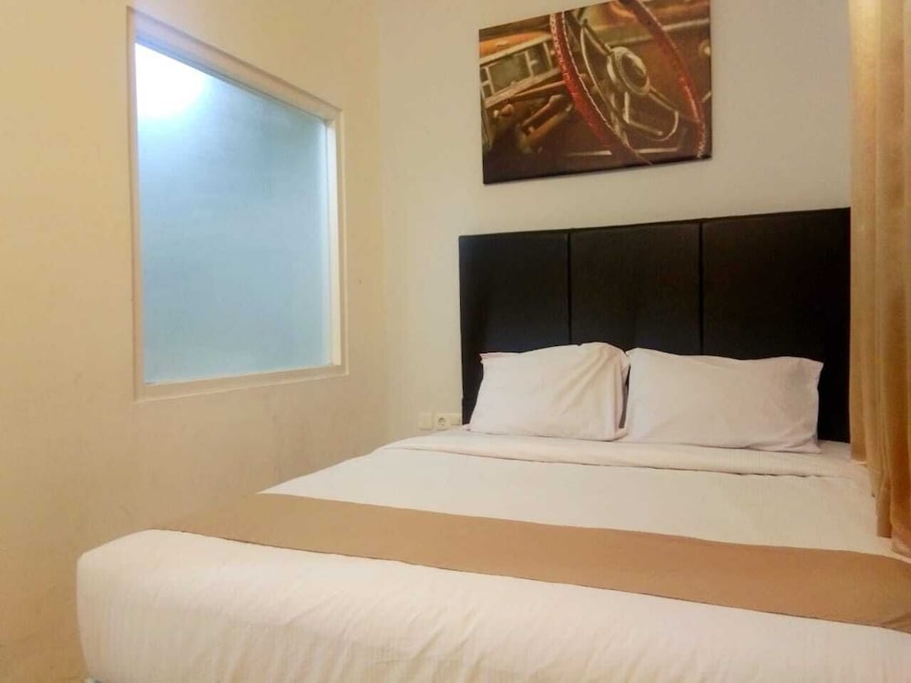 votel hotel charis tuban