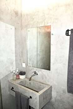 the room padang padang