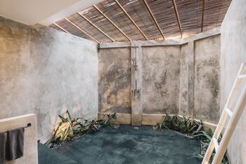 the room padang padang