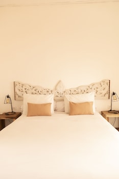 the room padang padang