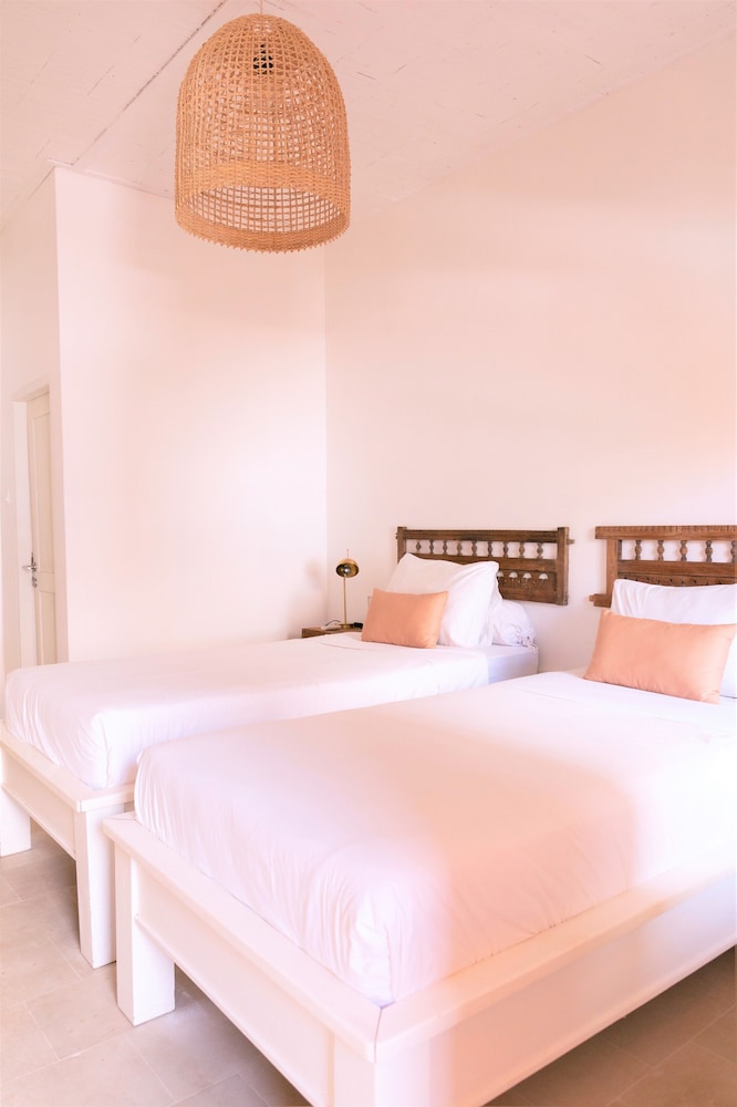 the room padang padang