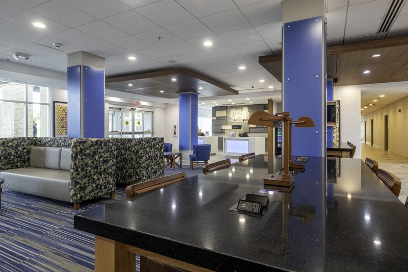 holiday inn express and suites staunton