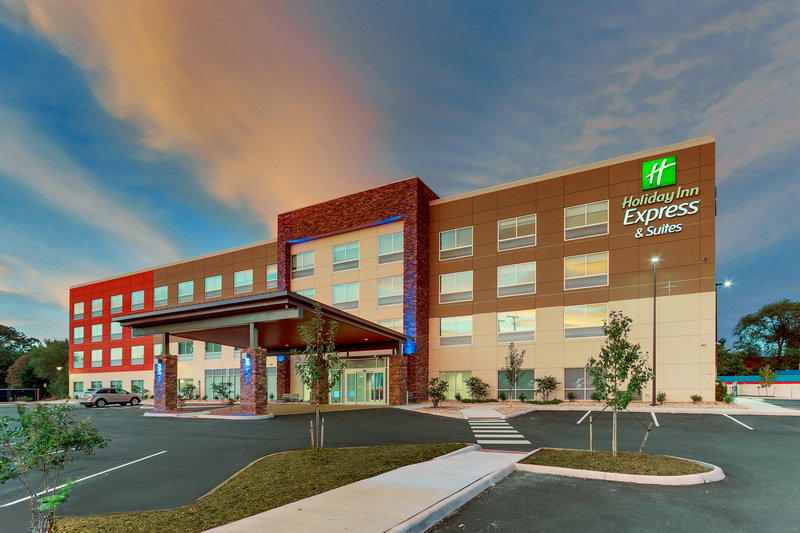 Holiday Inn Express & Suites Roanoke  Civic Center