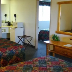 The Ponderosa Motel,102 East Greenwood Street Enterprise Oregon 97828,2.5 star